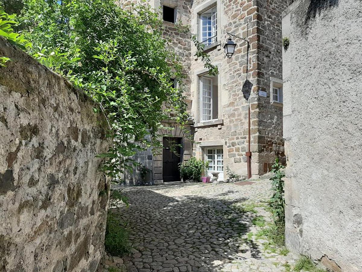Maison Au Loup - Superbe Ancien Hotel Particulier Du Xvie Siecle Au Coeur De La Vieille Ville Du Puy Le Puy-en-Velay Bagian luar foto