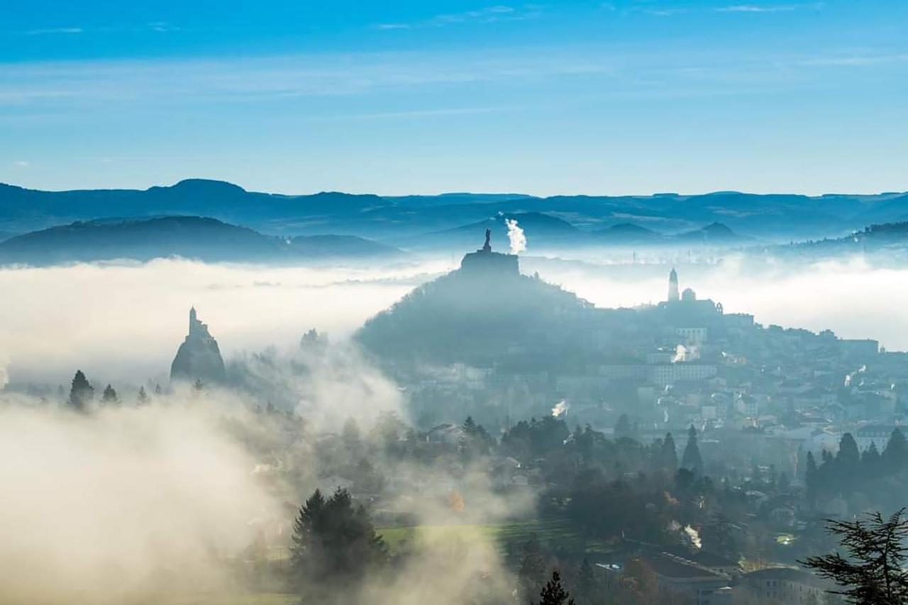 Maison Au Loup - Superbe Ancien Hotel Particulier Du Xvie Siecle Au Coeur De La Vieille Ville Du Puy Le Puy-en-Velay Bagian luar foto